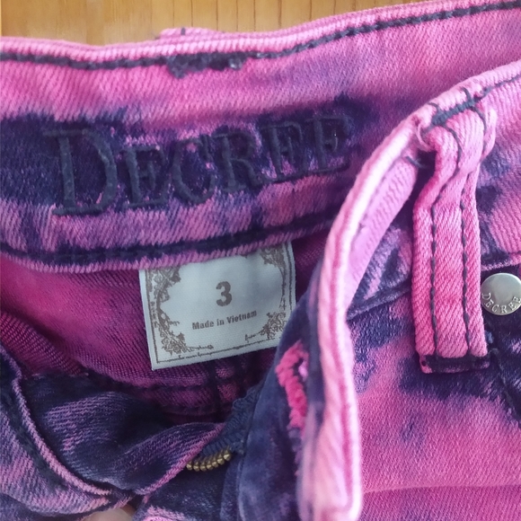 🌻3/$30 NEON Pink DECREE Shorts - Picture 4 of 4